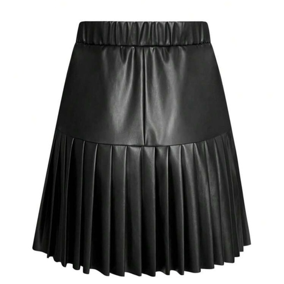 🆕 NWOT pleated faux leather skirt - Picture 4 of 6